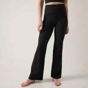 NWT Athleta SALUTATION STASH RIB FLARE PANT Black Size Large